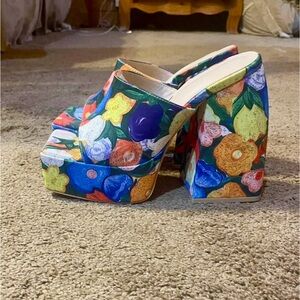 Size 6 floral platform, sandals